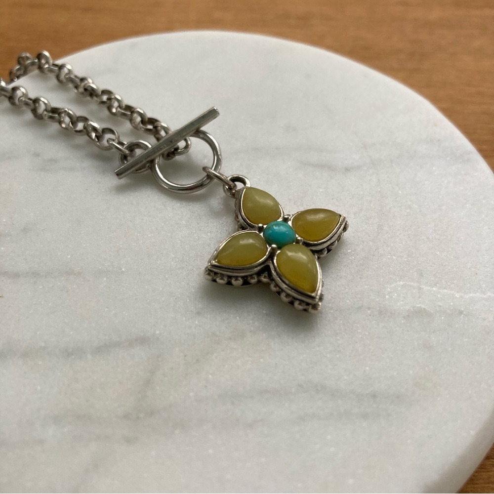 Front Clasp Flower Necklace - Picture 5 of 5